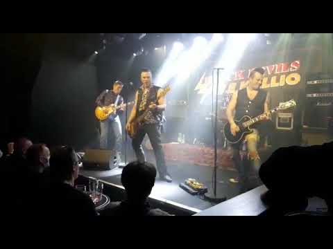 Black Devils & Ile Kallio plays Hurriganes