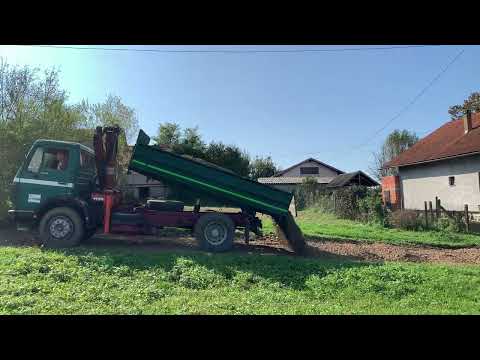 Paving stones along the road #mercedes 1419 #mercedesbenz #tipper #work #making #machine #oldtruck