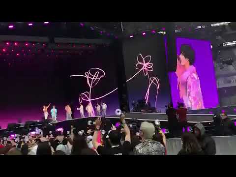 190607 PARIS  [ BTS and Halsey Hug ] Boy With Luv Ft Halsey