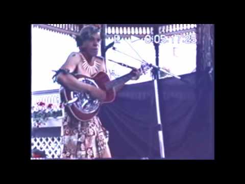 Brontis - Chief Ekewaka Goykua Sings - He Wahine U`i
