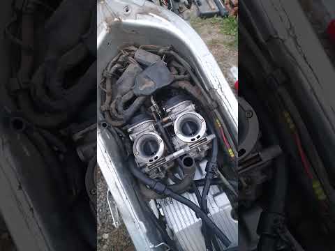 Carburetor problem : pops and backfires when accelerated ( only left carb)