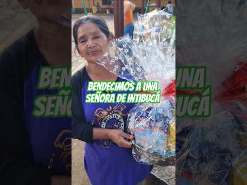 Bendecimos a una Señora en la Esperanza Intibuca le entregamos una Canasta. #honduras #solidaridad