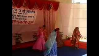 preview picture of video 'Nishita,Yashi, Supriya, Aashi & Akansha performing on 15.08.2012 at Behali, Kullu(HP).'