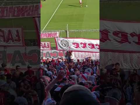 "ASÍ ENTRABA LA HINCHADA DE RIVER PREVIO AL DUELO CON INSTITUTO #river #riverplate #hinchada" Barra: Los Borrachos del Tablón • Club: River Plate