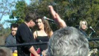 gretchen wilson performing (barracuda) at john mccain rally