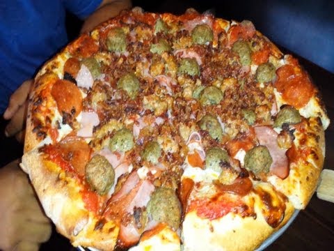 First Class Pizza vs. Slice of New York - PIZZA WARS #11