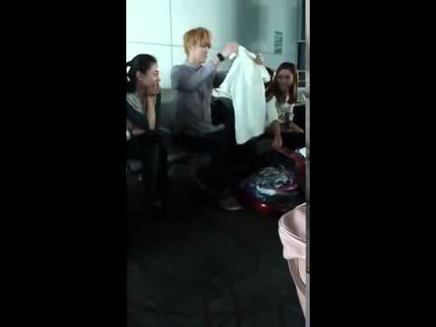 Fancam 121115 Warm hearted Kris at Lounge Gate @ Guangzhou Airport