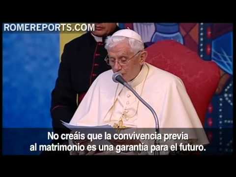 Papa dice a jóvenes parejas que en el noviazgo ¨quemar etapas es quemar el amor¨