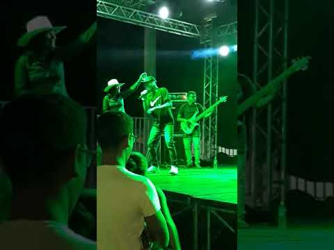 MC Leandrinho no rodeio dos campeões em coxim ms