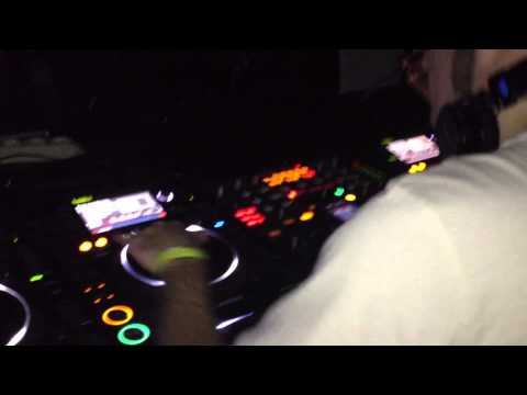 D LEWIS plays & scratch VENUSVILLE @ Atlantico - Roma 2012.mov