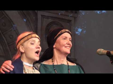 00238Oira. Danči ar Folkloras kopu KOKĻU ZAPTE (Lielbritānija)Vērmanes dārzā 2.07.2018