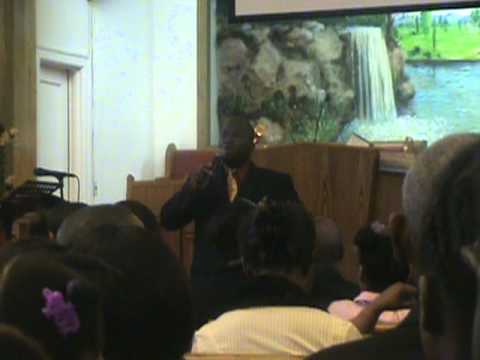 Evangeliste Clyde Dennis sermon: Le Leader Mondial (2eme Partie). 05-28-2011.