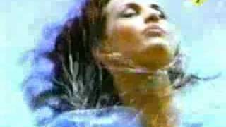 2 Fabiola - Freak Out (Official Video)