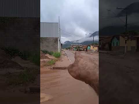 Vargem Alegre Enfrenta Rua Coberta de Lama Após Chuvas#shorts#shortsviral#shortsvideo#shortsfeed