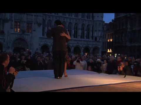 BTF 2010 - Démo Grand Place Marisa van Andel & Oliver Koch Brussels tango festival