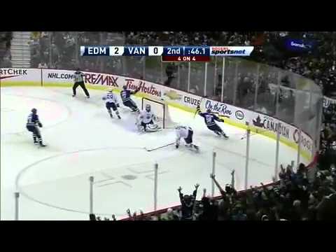 Vancouver Canucks - Edmonton Oilers - Highlights - 12/26/10