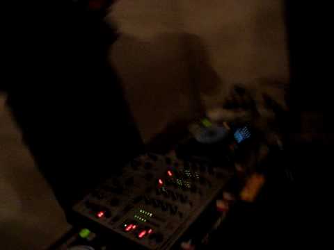 Soney playing Time to Time 2007 (Yoji Biomehanika Remix)