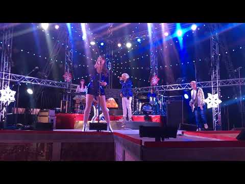 11/21/17 | Merry Christmas Happy Holidays by The Mistle-tones at Magic Mountain