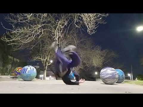 Bailando un domingo  en la plaza de las colectividades, Berazategui, Buenos Aires, Argentina 2026 