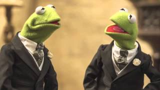 Muppets Most Wanted: Constantine Frog Does His Best Kermit Impression
