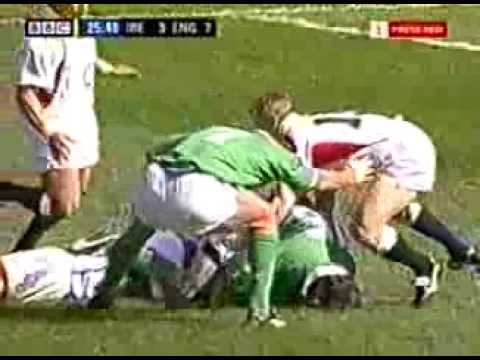 Jonny Wilkinson strong tackling v Ireland '03