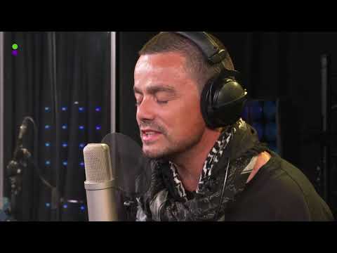 DINAND - The Highest Of All (live, solo performance @Radio538)