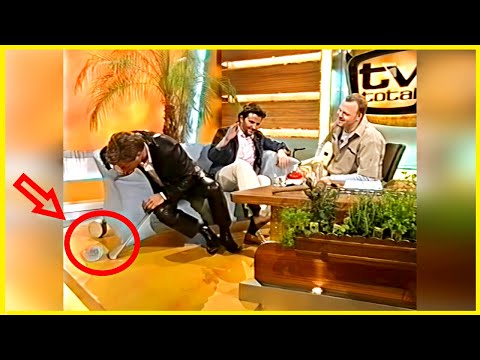 DIETER BOHLEN hat bei der Stefan Raab Show - die Couch kaputt gemacht (TV Total Moments 2002)