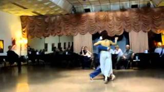 Juan Carlos Martinez y Nora Witanowski bailan en El Abrazo 1/4