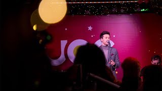 Joe Christmas House: Yannick Bovy - Let It Snow (live bij Joe)
