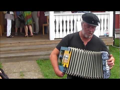 " Baby Nessie " by Conny Tillberg @ Ransäter 2011 - Bälgspel vid landsvägskanten