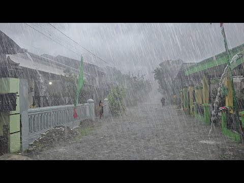 The biggest super crazy rainstorm in history in the village, the typhoon destroyed the village