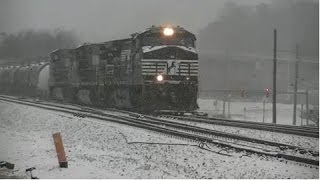 preview picture of video 'Norfolk Southern 322 NB In The Snow w/ Cool Crew! Austell,Ga 01-28-2014©'