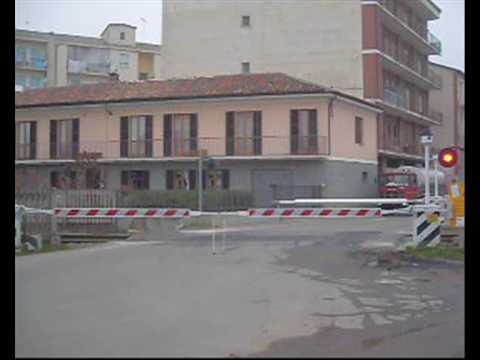 Passaggio a livello a Castagnole Lanze (AT)