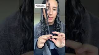How to place your fingers when rolling a curl