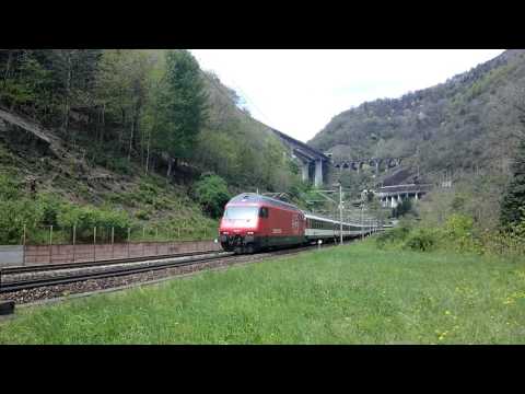 SBB Re 460-017 IN TRANSITO A BIASCHINA.(CH) 24 - 4 - 2016.