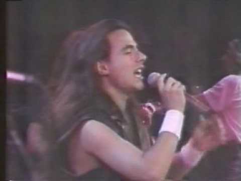 Carry on [Angra] - Live - Auditório MTV - 1994 [AM Vídeos]