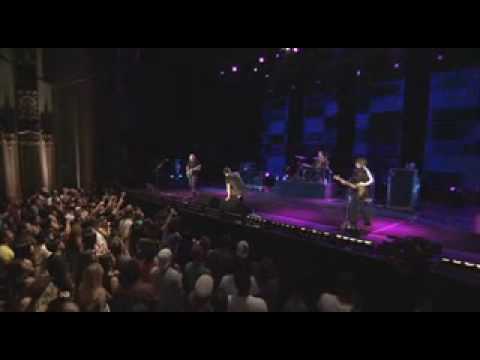 Videoclip de Running Away (Live From The Wiltern) — Hoobastank