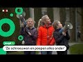 Meiden jagen op bijzondere manier poepende roeken weg