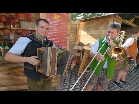 Wutzlpold & Volksmusikfreund - Barfuß durch die Welt