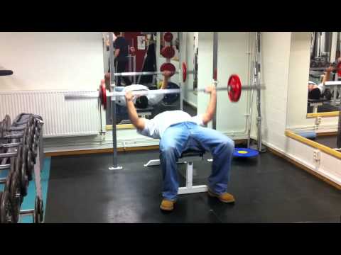 Ola Bänkpress utmaning 1/2 kroppsvikten