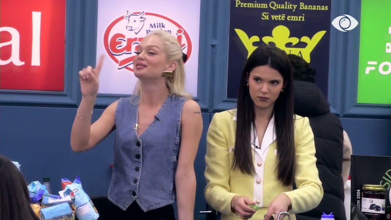 U shit eleganca jote/ Vijon debati mes Rozanës dhe Danjës