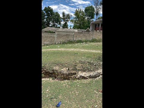 516 m² (4 Centiemes), klares Eigentumsrecht, bebaubar, flaches Land zu verkaufen - Pernier, Petio...