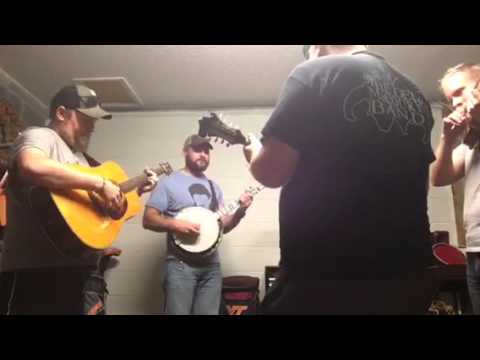 Bluegrass Jam Basement Sessions " I feel the blues movin in"