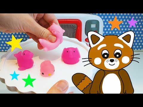 Pukkins gör saft med roliga slajm-figurer - Lär dig färger - Lek med oss