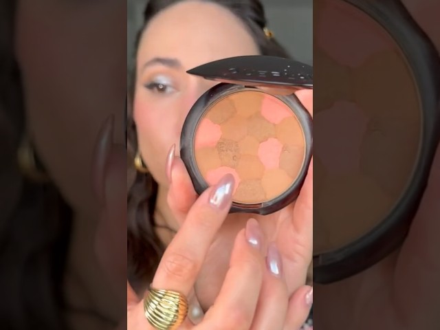 Vídeo relacionado con Terracotta Light Poudre Bronzante Soleil Léger 02-Natural C