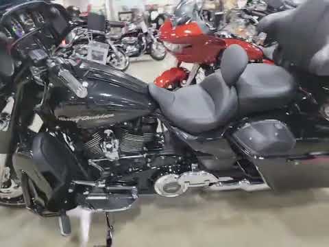 2017 Harley-Davidson CVO™ Street Glide® in Pelham, Alabama - Video 1