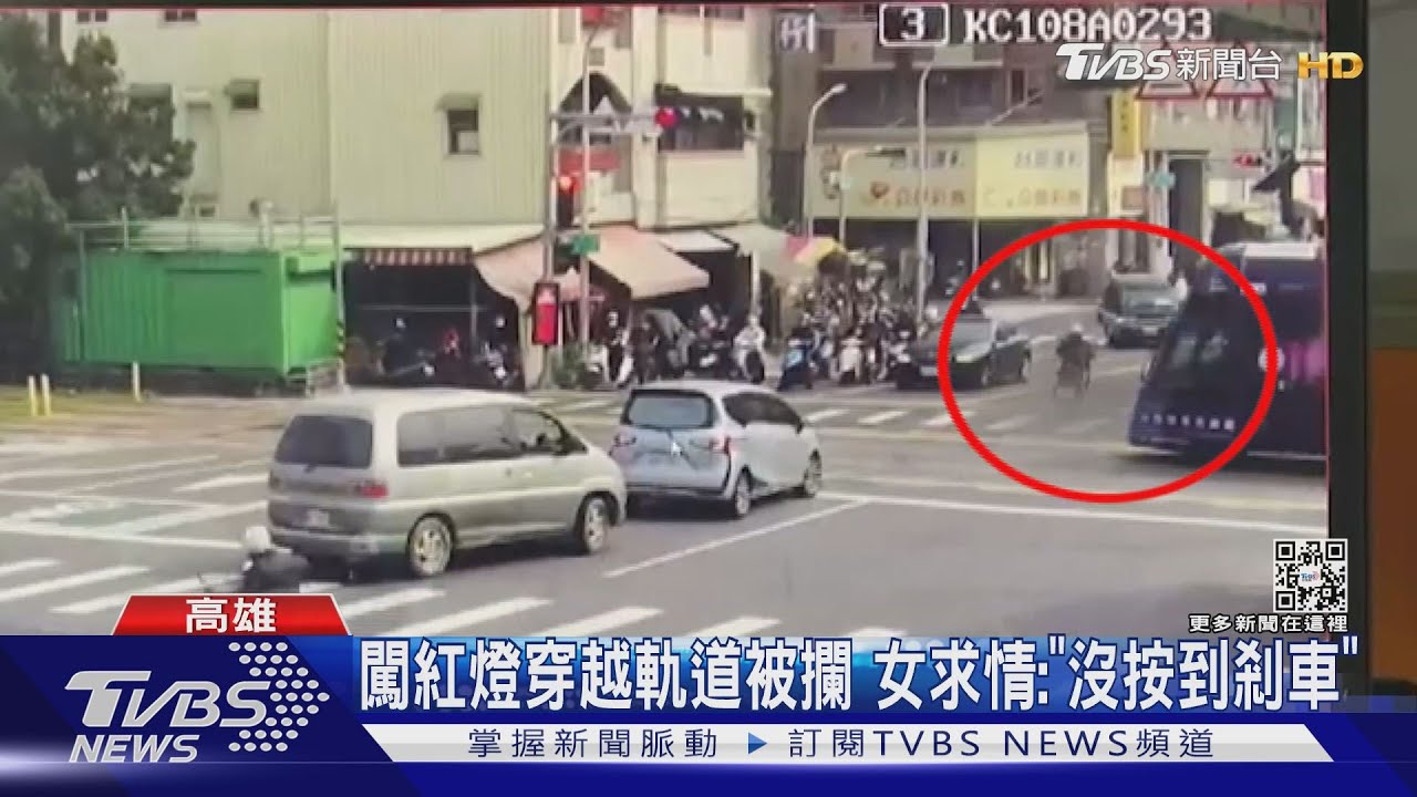 不要命了啊！19歲女騎士闖燈險撞輕軌　乘客驚嚇：夭壽