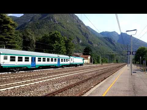REGIONALE IN TRANSITO IN STAZIONE A PERI. (VR) 17 - 8 - 2017