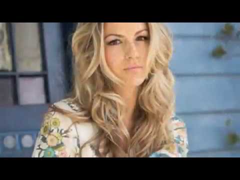 Bridal Party Robes from Plum Pretty Sugar