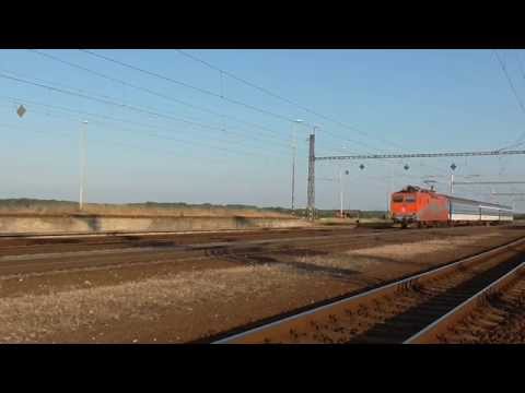 163.093-8 DKV ČT (čezovka) na vlaku Os 3751/3815 zastavuje ve stanici Štěpánov